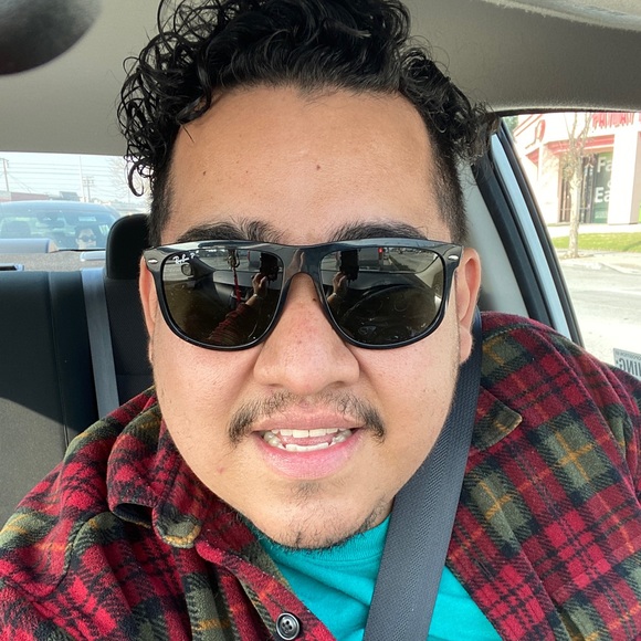 Meet your Posher, Enrique - Picture 1 of 1